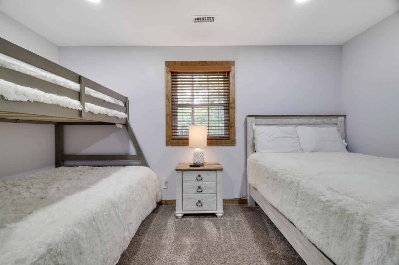 Whiskey Pines Retreat! Single Level Home, Outdoor Firepit, Ac, Bbq! Sleeps 9 In Harmony! Lake Harmony