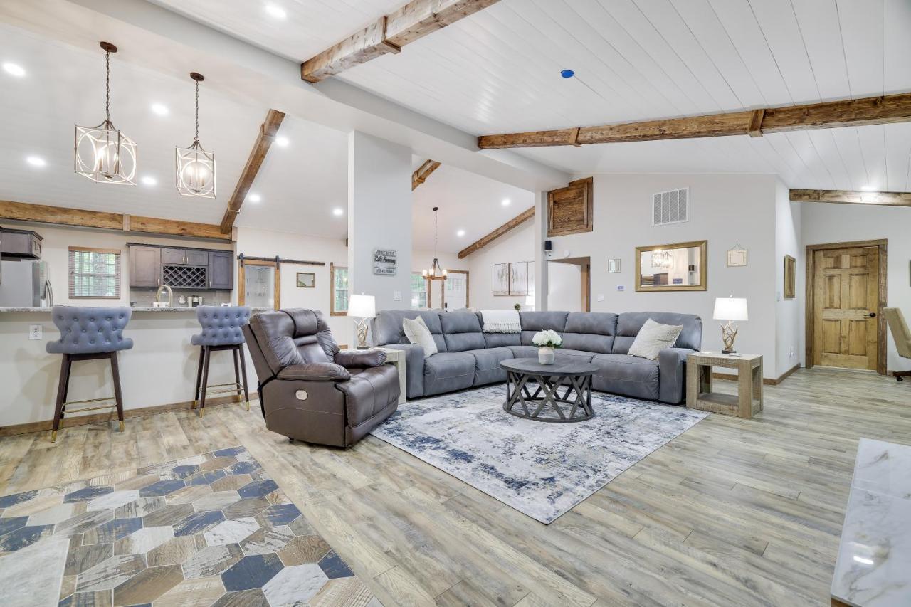 Whiskey Pines Retreat! Single Level Home, Outdoor Firepit, Ac, Bbq! Sleeps 9 In Harmony! *
