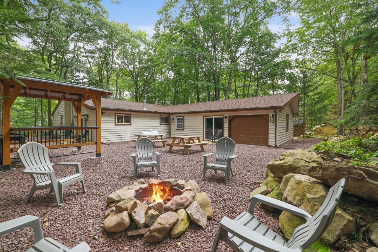 Whiskey Pines Retreat! Single Level Home, Outdoor Firepit, Ac, Bbq! Sleeps 9 In Harmony! * Lake Harmony