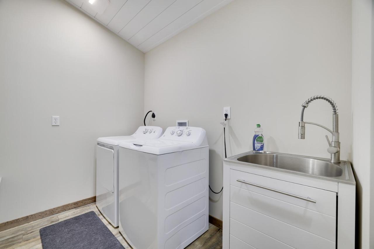 Holiday home Whiskey Pines Retreat! Single Level Home, Outdoor Firepit, Ac, Bbq! Sleeps 9 In Harmony! *