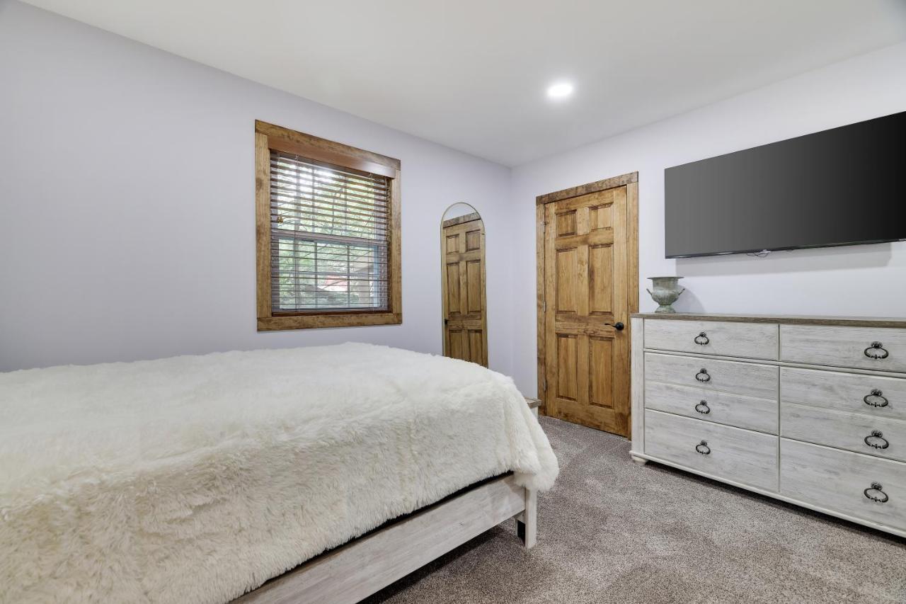 Whiskey Pines Retreat! Single Level Home, Outdoor Firepit, Ac, Bbq! Sleeps 9 In Harmony! * Lake Harmony