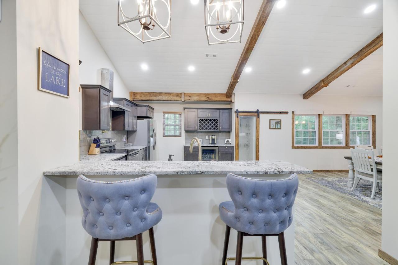 Holiday home Whiskey Pines Retreat! Single Level Home, Outdoor Firepit, Ac, Bbq! Sleeps 9 In Harmony!