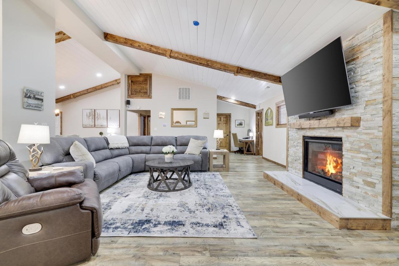 Whiskey Pines Retreat! Single Level Home, Outdoor Firepit, Ac, Bbq! Sleeps 9 In Harmony! Holiday home *