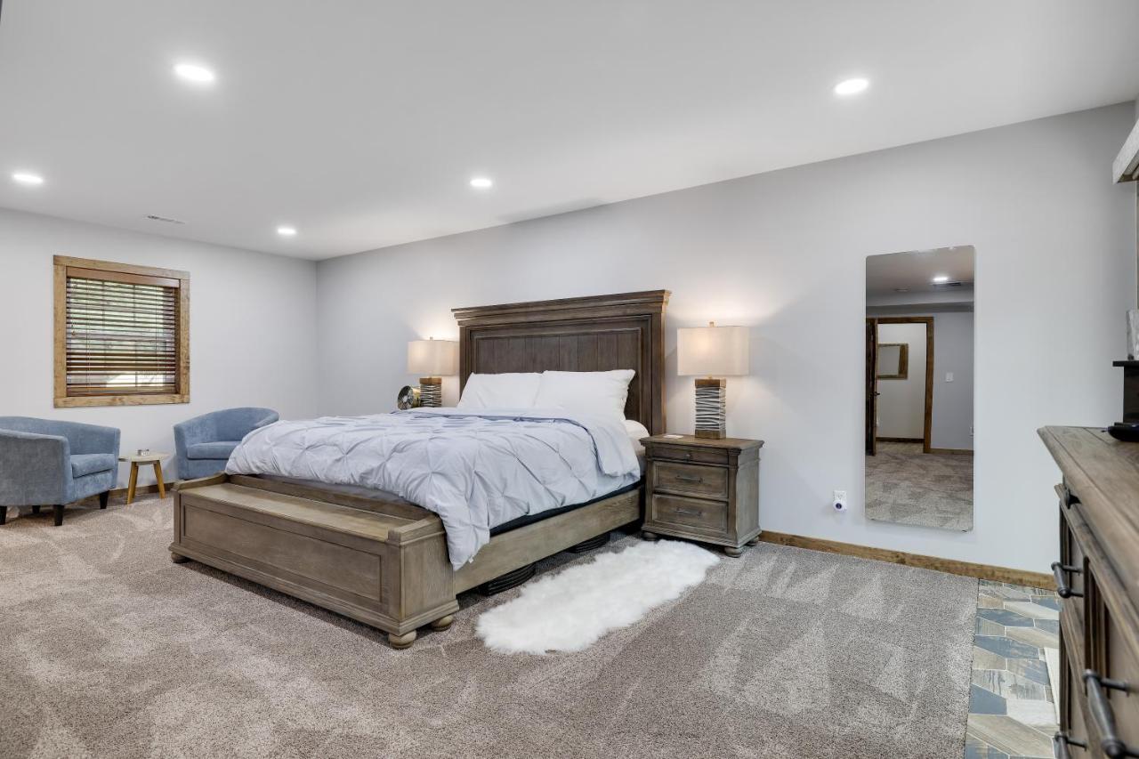 Whiskey Pines Retreat! Single Level Home, Outdoor Firepit, Ac, Bbq! Sleeps 9 In Harmony! *