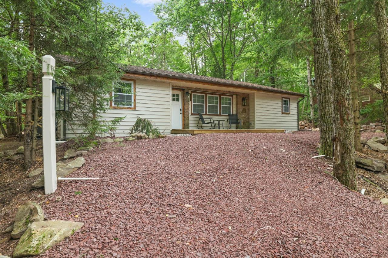 Whiskey Pines Retreat! Single Level Home, Outdoor Firepit, Ac, Bbq! Sleeps 9 In Harmony! Holiday home